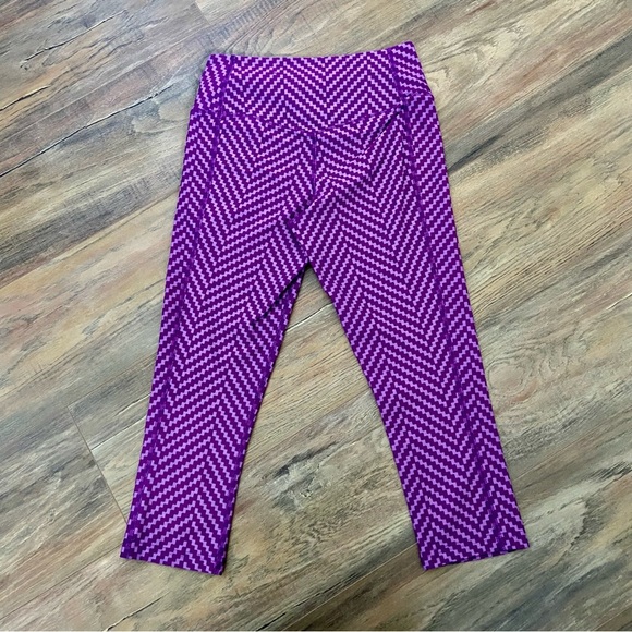 Nike Dri-Fit Purple 3/4 Athletic Leggings - Picture 3 of 11